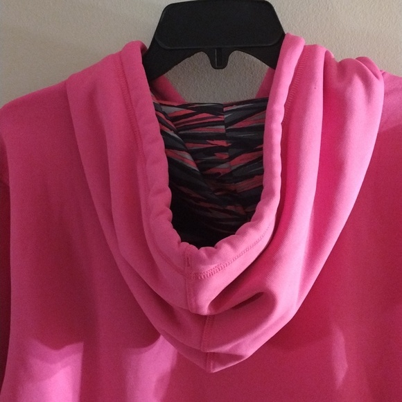 Under Armour XL GUC pink camo, front pocket, drawstring hoodie - Picture 9 of 11